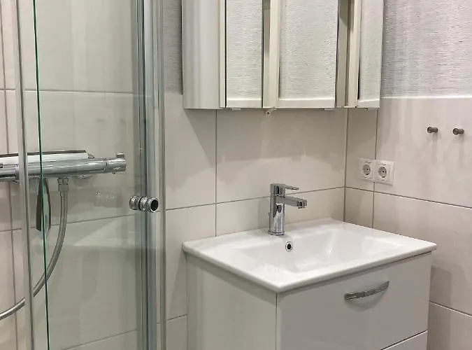 Viktoriastrasse 5 Anja 809